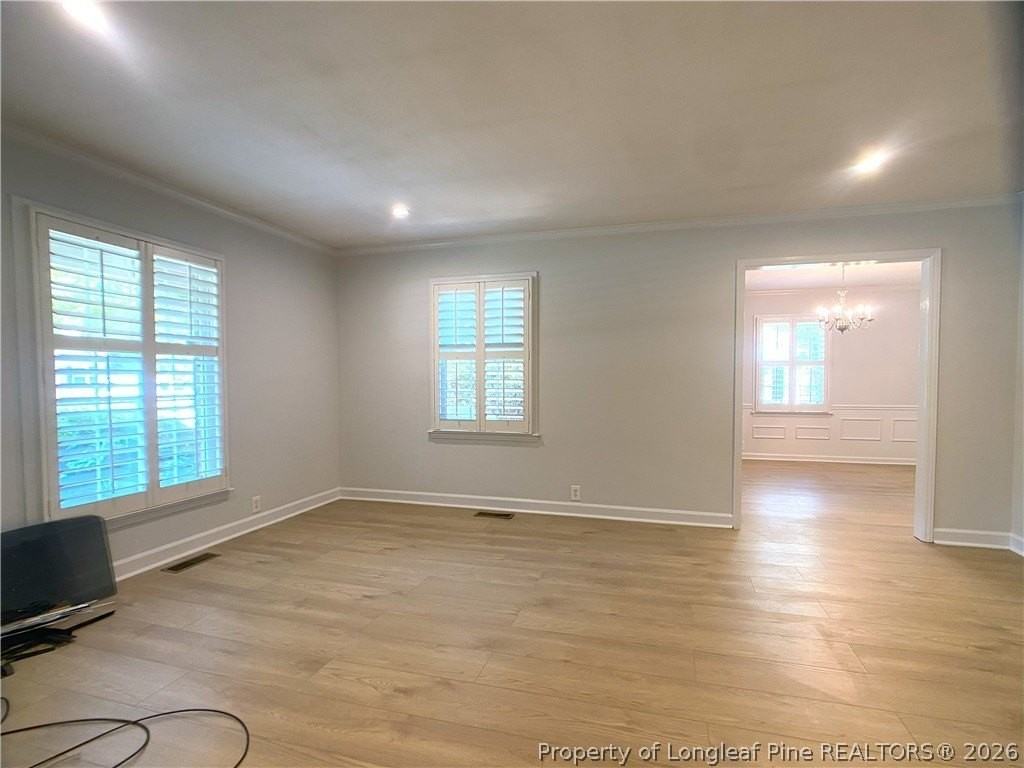 2721 Mirror Lake Dr - Photo 3 of 22