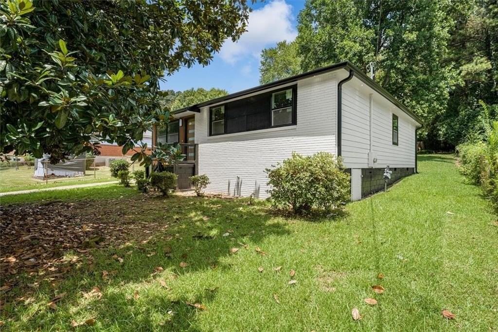 2353 Clarissa Dr Nw - Photo 2 of 11