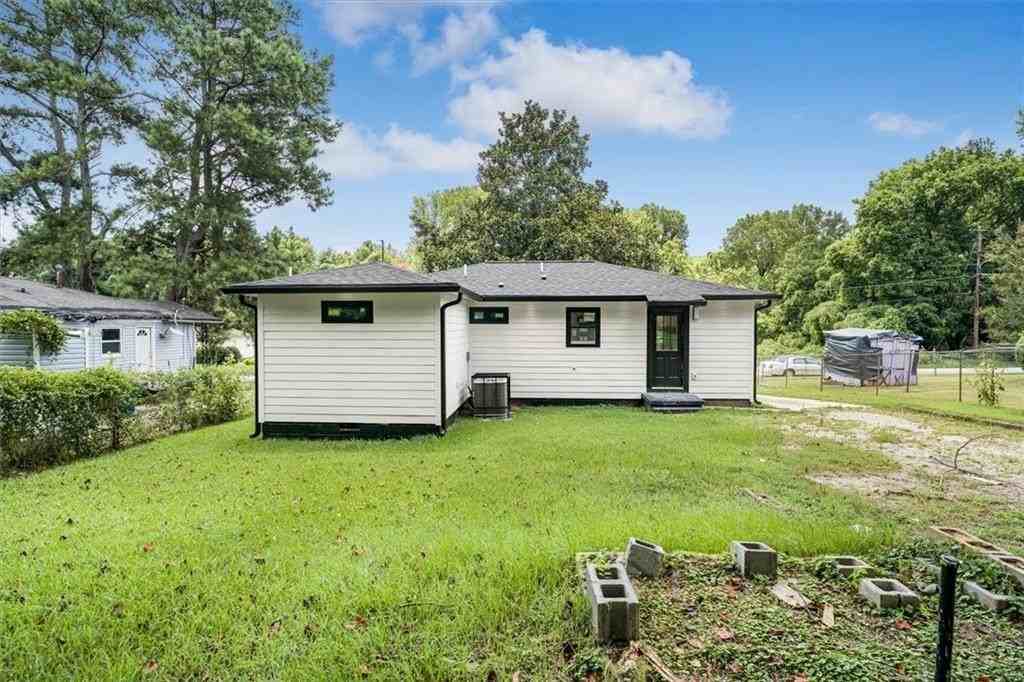 2353 Clarissa Dr Nw - Photo 5 of 11