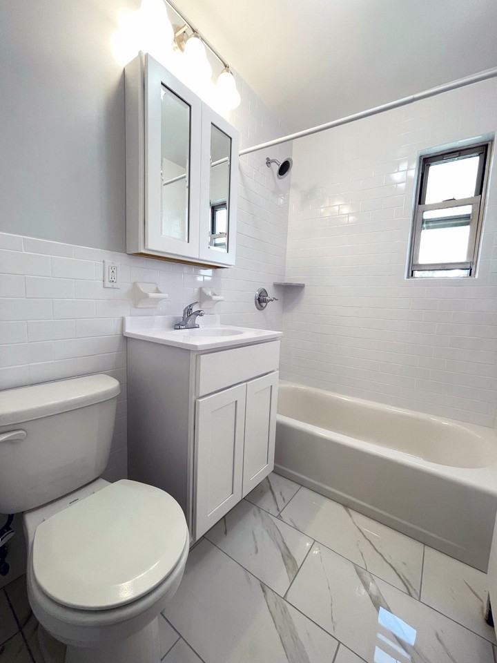 1004 - OM-1004 Bergenline Avenue LLC - Photo 3 of 5
