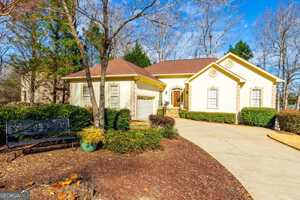 featured image of 612 Redbud Ln