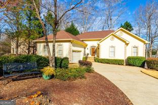 612 Redbud Ln - Photo 1 of 1