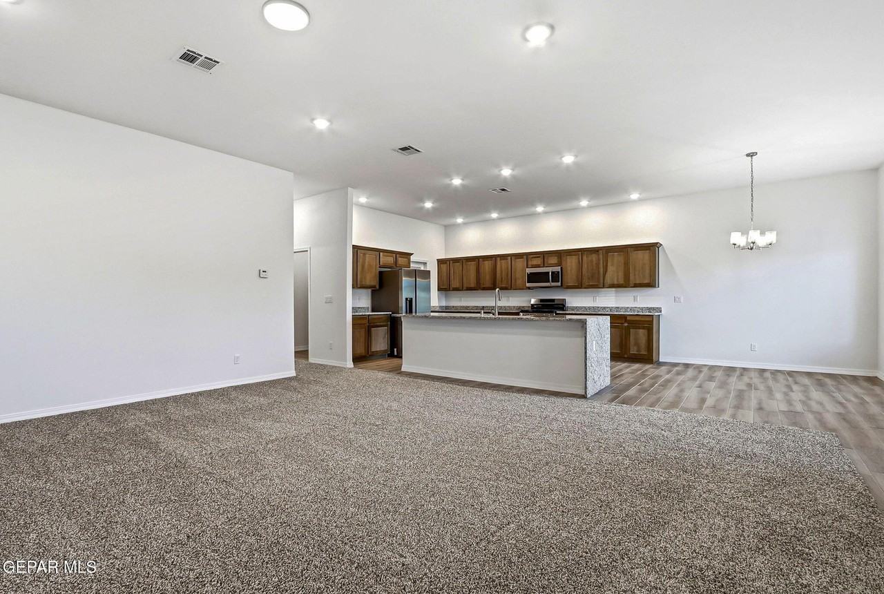14329 Steve Joyce Pkwy - Photo 5 of 34