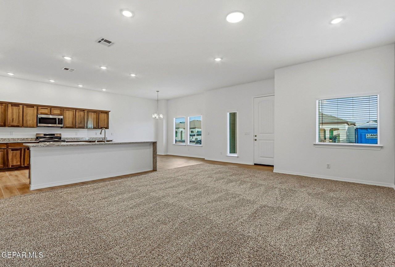 14329 Steve Joyce Pkwy - Photo 6 of 34