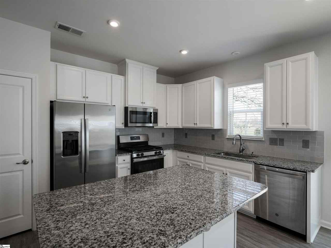 105 Hipps Crossing Dr - Photo 4 of 15