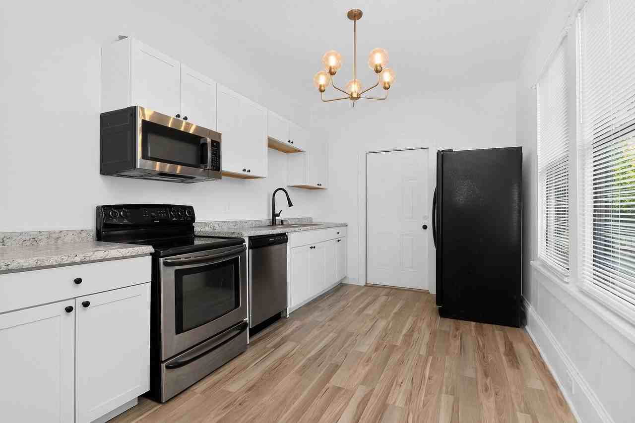 509 Katonah Ave - Photo 3 of 16