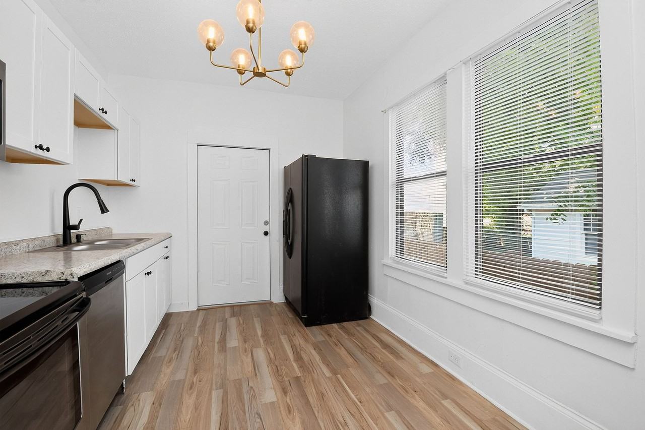 509 Katonah Ave - Photo 4 of 16
