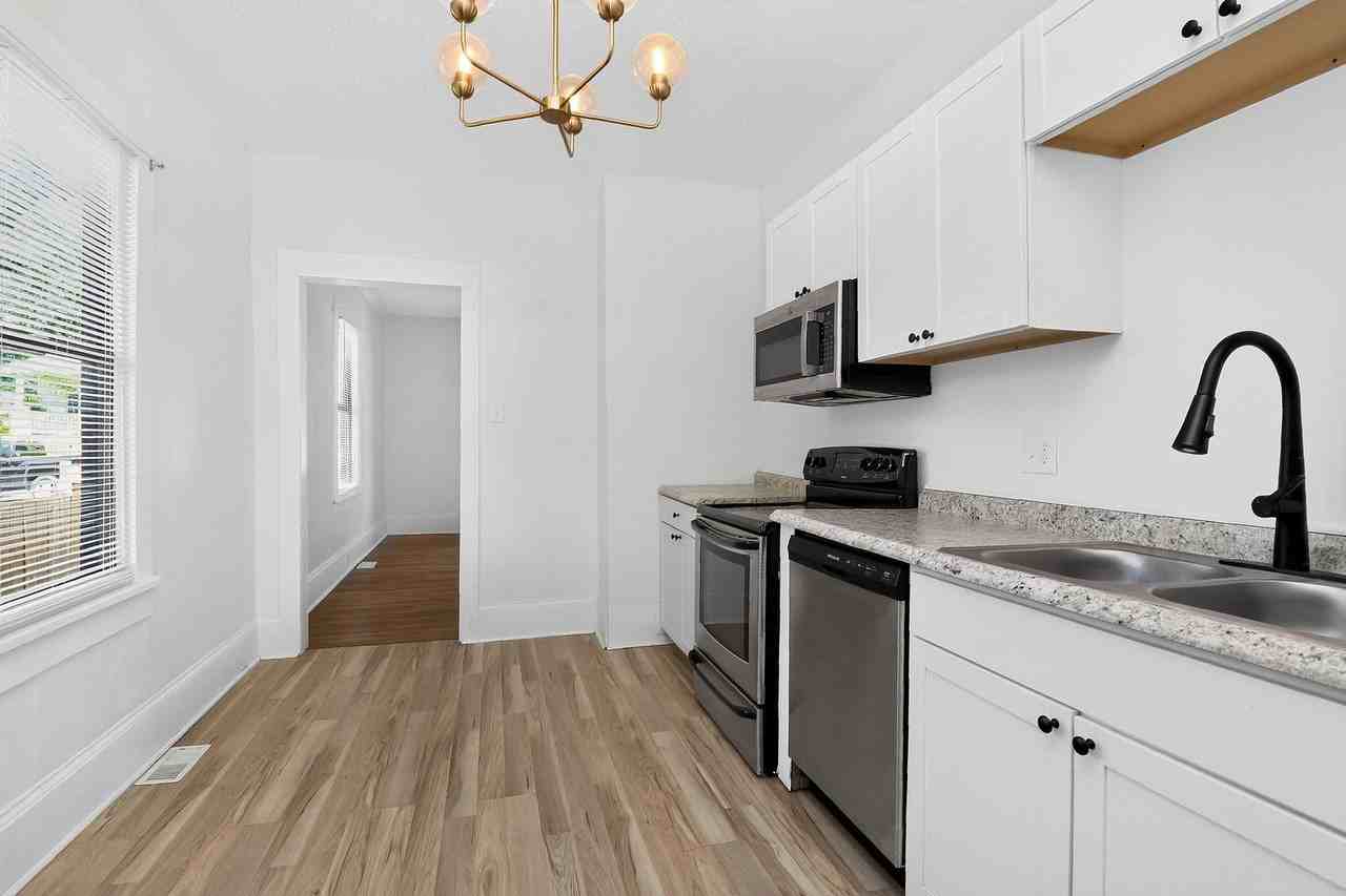 509 Katonah Ave - Photo 5 of 16