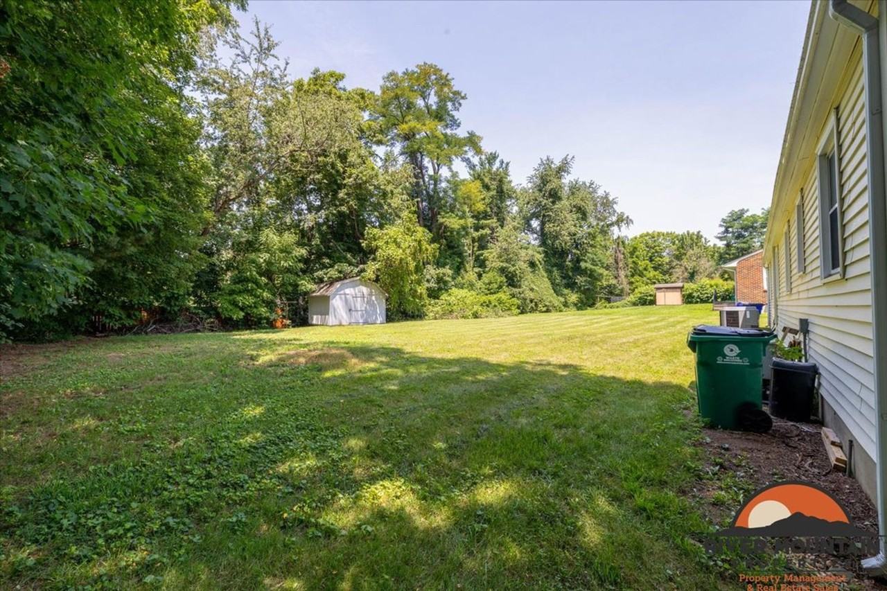 1001 Montgomery St - Photo 4 of 19