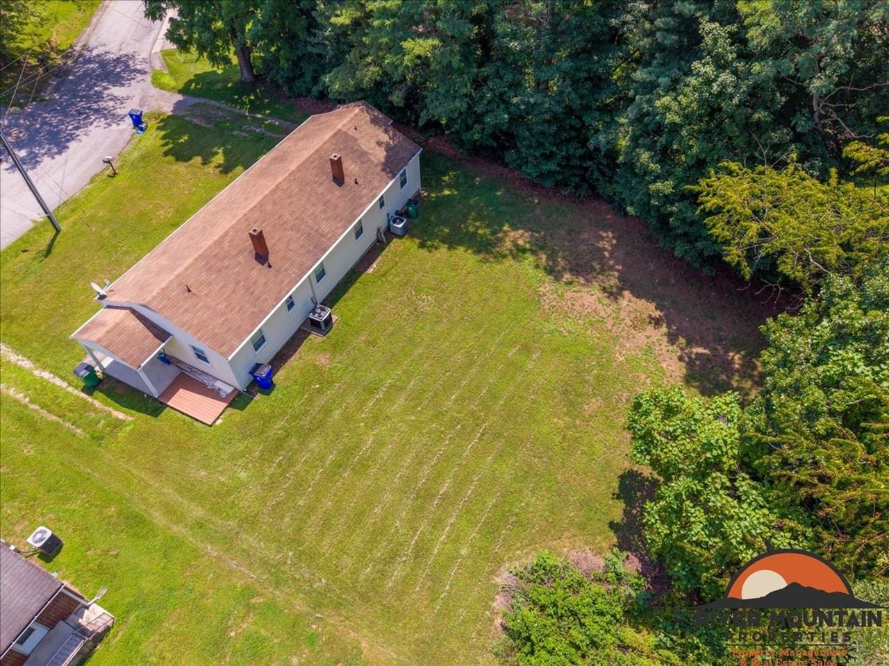 1001 Montgomery St - Photo 5 of 19
