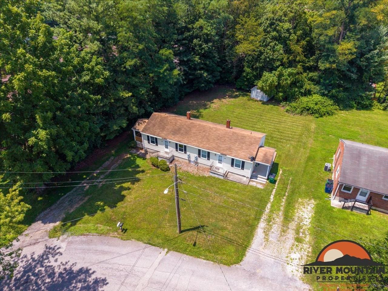 1001 Montgomery St - Photo 6 of 19