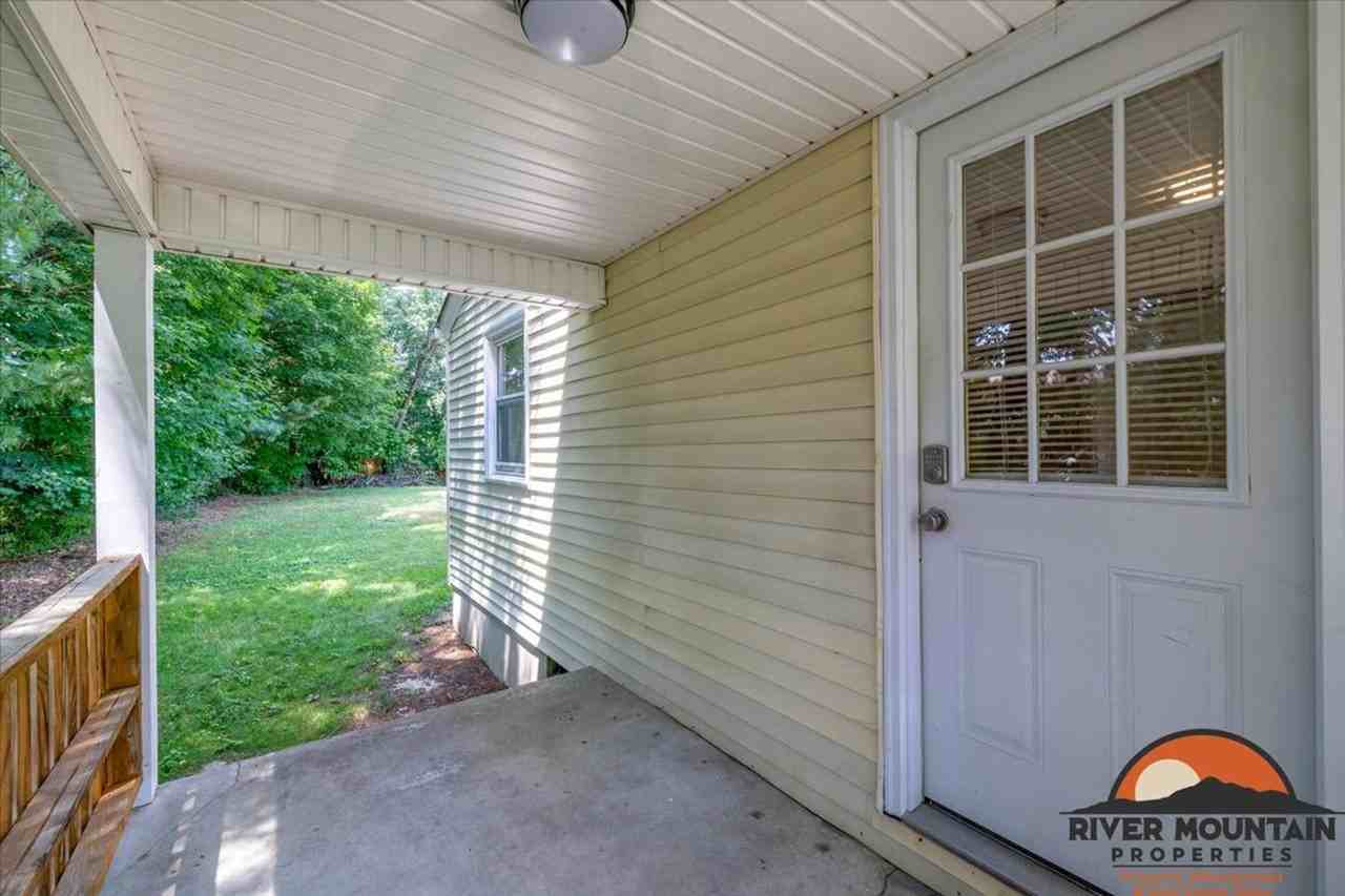 1001 Montgomery St - Photo 7 of 19