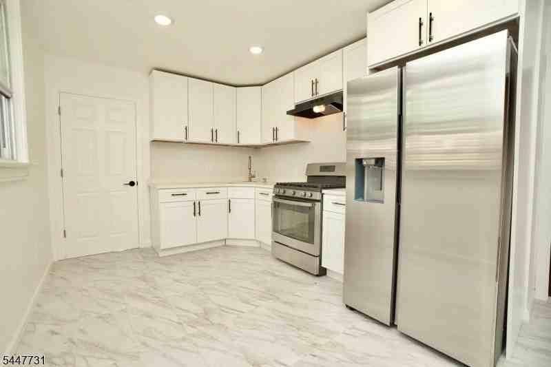 210 Sanford Ave Apt 2 #2 - Photo 7 of 18