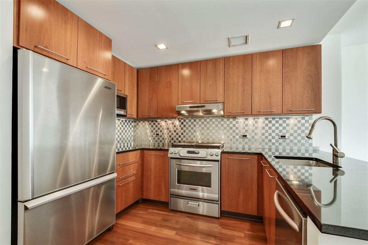 25 Hudson St #412 - Photo 2 of 14