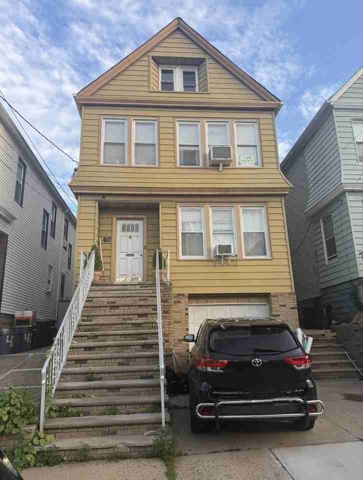 40 E 4th St #2ndFL