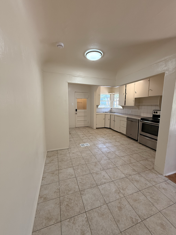 1412 16th St #1UP - Photo 4 of 12