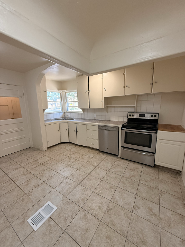 1412 16th St #1UP - Photo 5 of 12