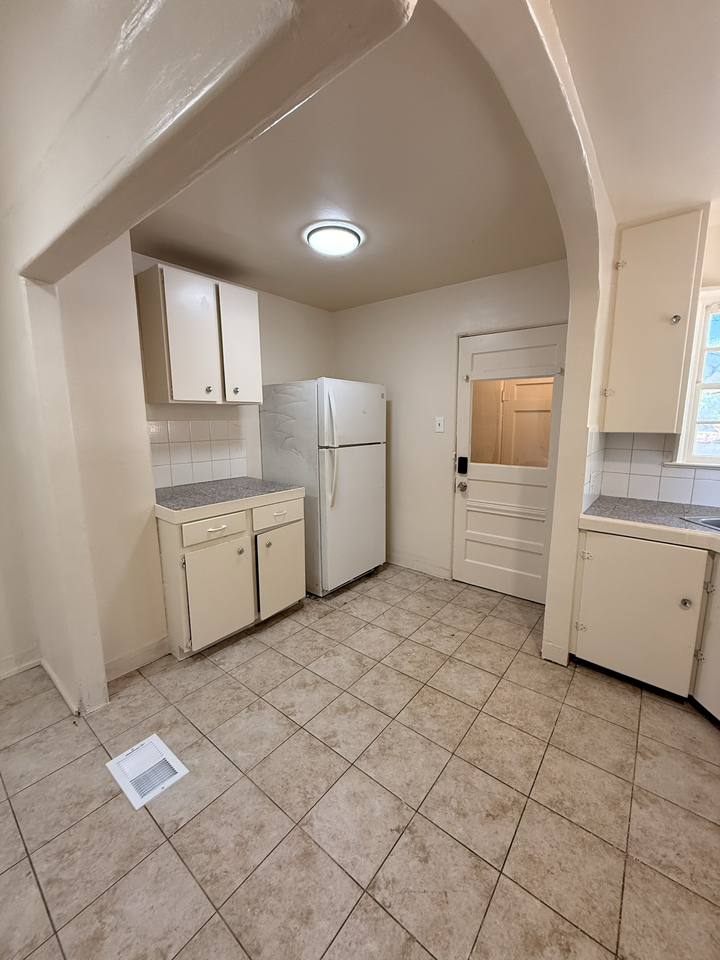 1412 16th St #1UP - Photo 6 of 12