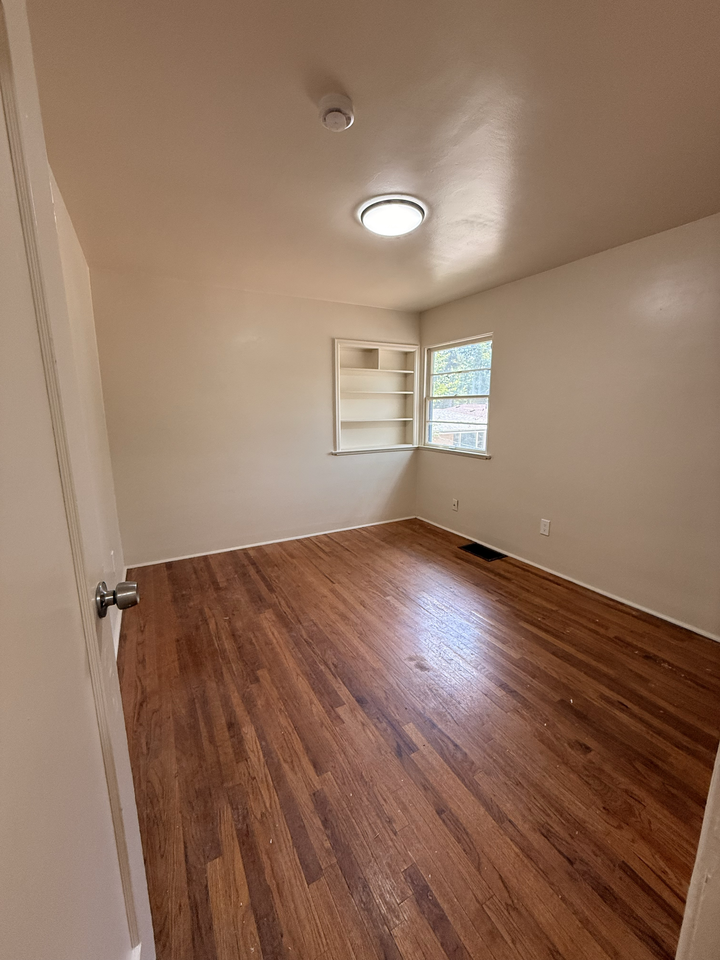 1412 16th St #1UP - Photo 7 of 12