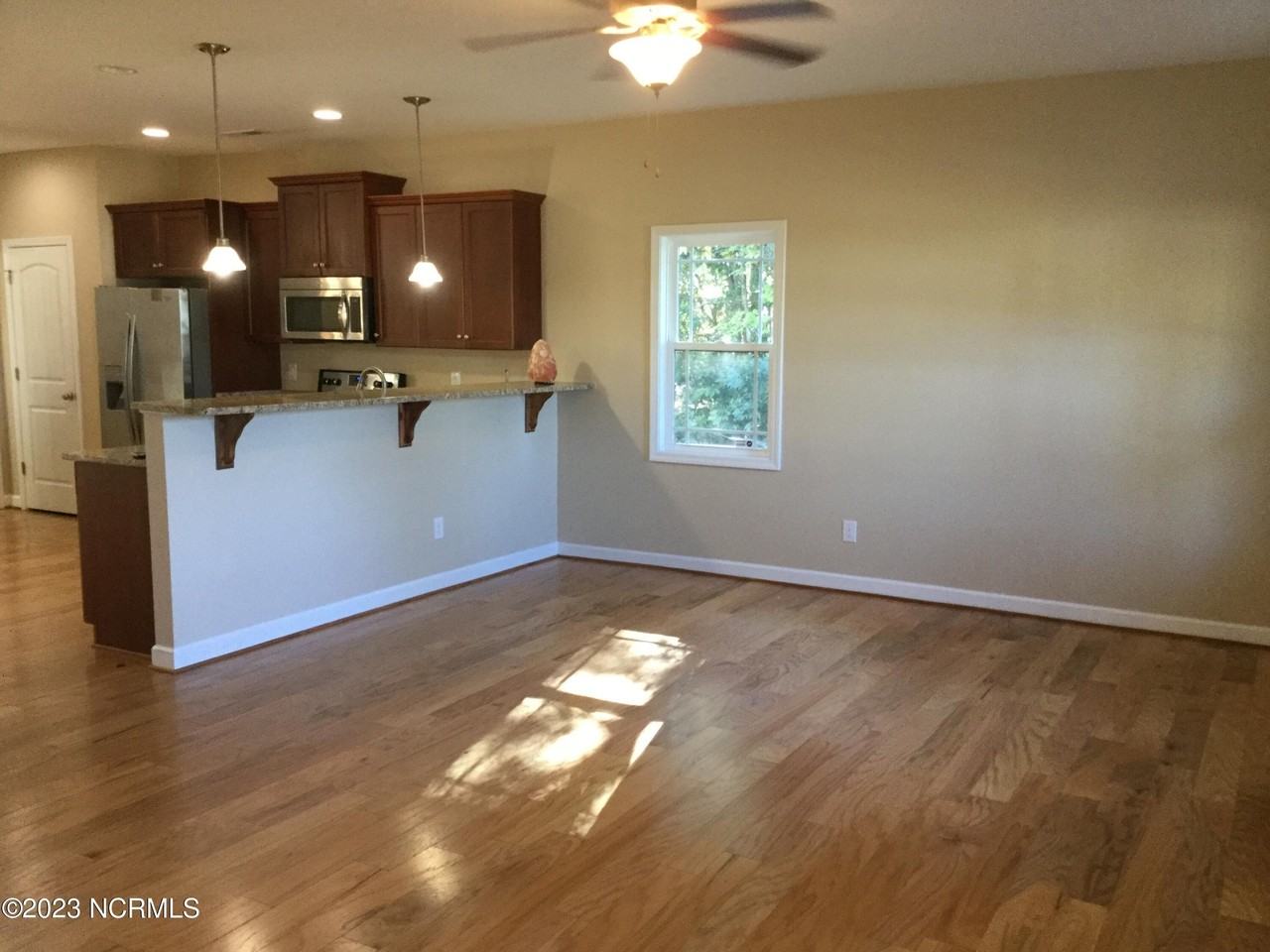 748 Chadwick Shores Dr - Photo 2 of 20