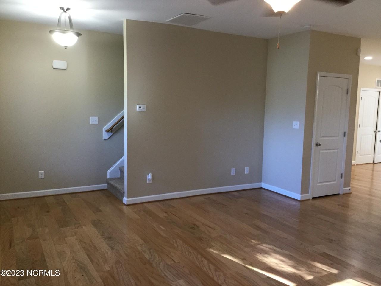 748 Chadwick Shores Dr - Photo 3 of 20