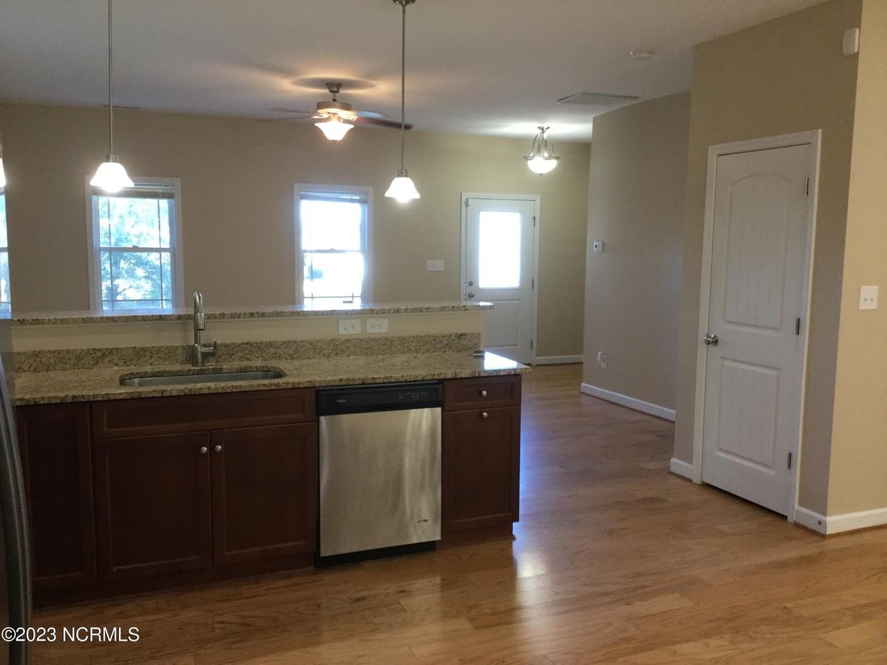 748 Chadwick Shores Dr - Photo 4 of 20