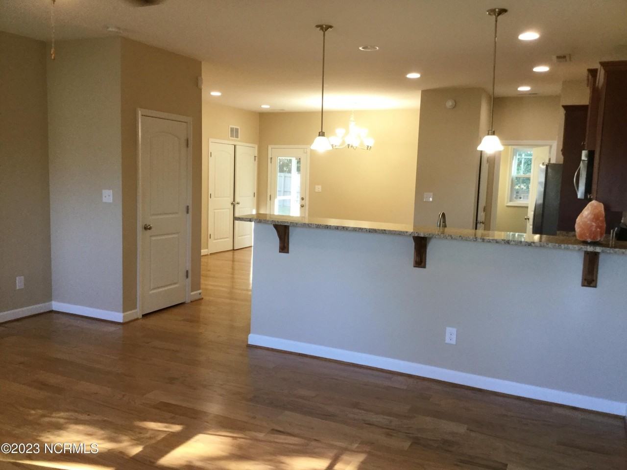 748 Chadwick Shores Dr - Photo 5 of 20