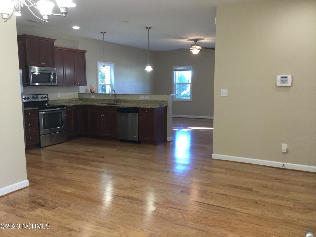 748 Chadwick Shores Dr - Photo 6 of 20