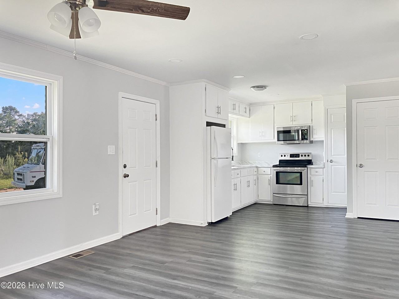 500 Wilkins Rd - Photo 3 of 12