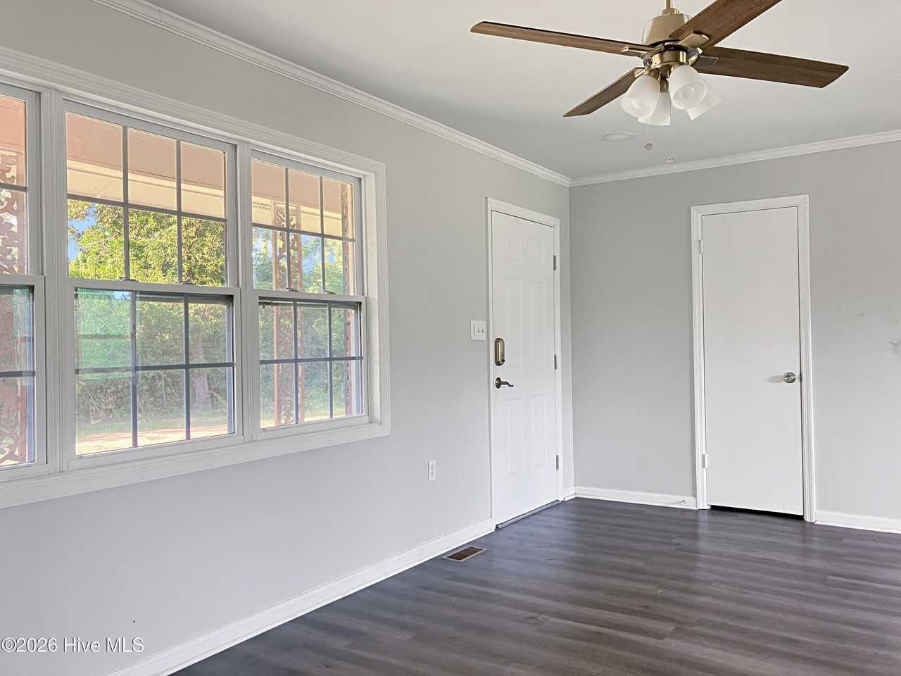 500 Wilkins Rd - Photo 4 of 12