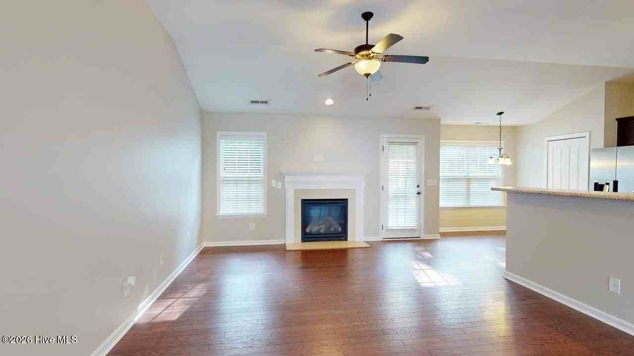 3221 Austin Ave - Photo 4 of 33