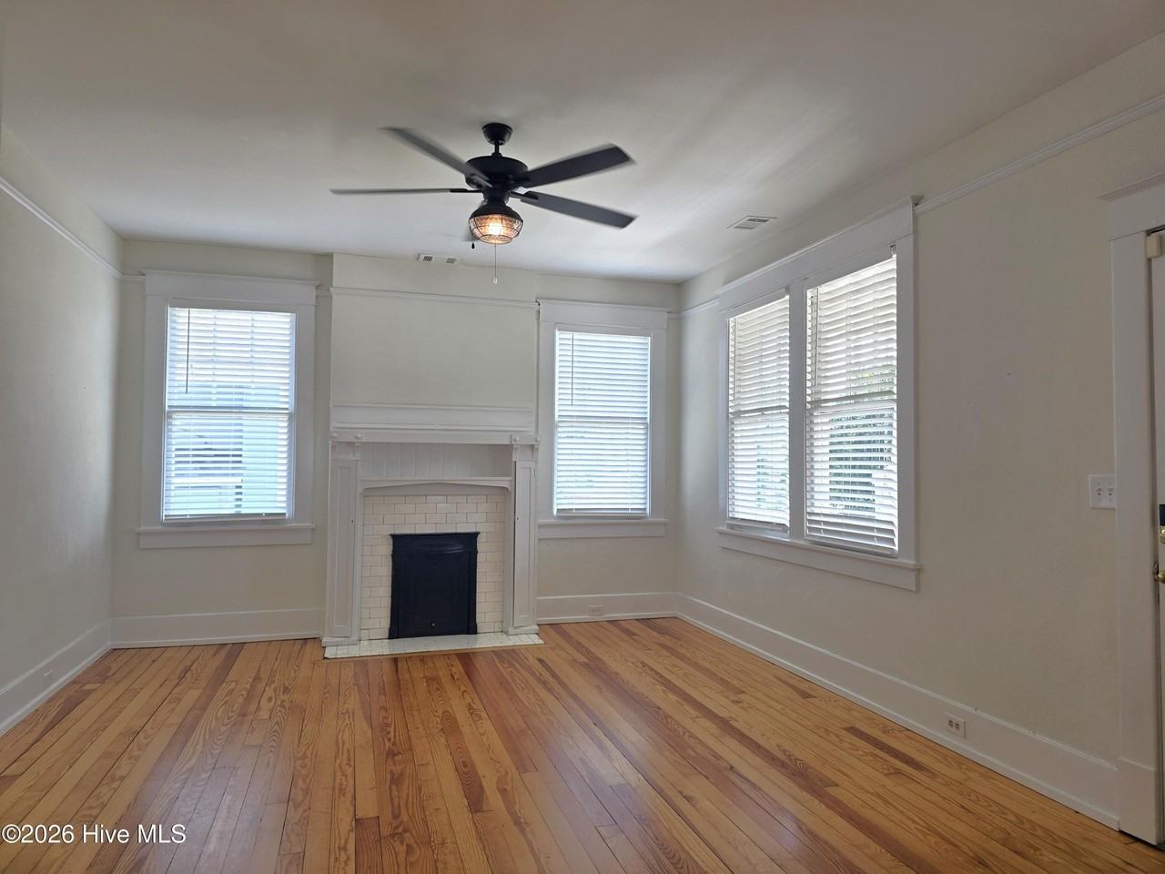 1429 Stovall St - Photo 4 of 38