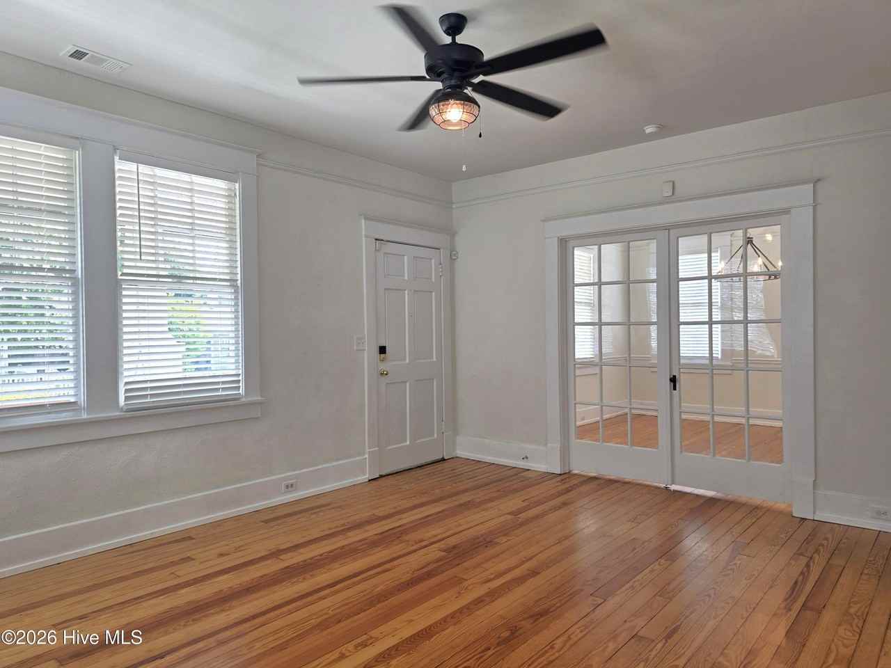 1429 Stovall St - Photo 5 of 38