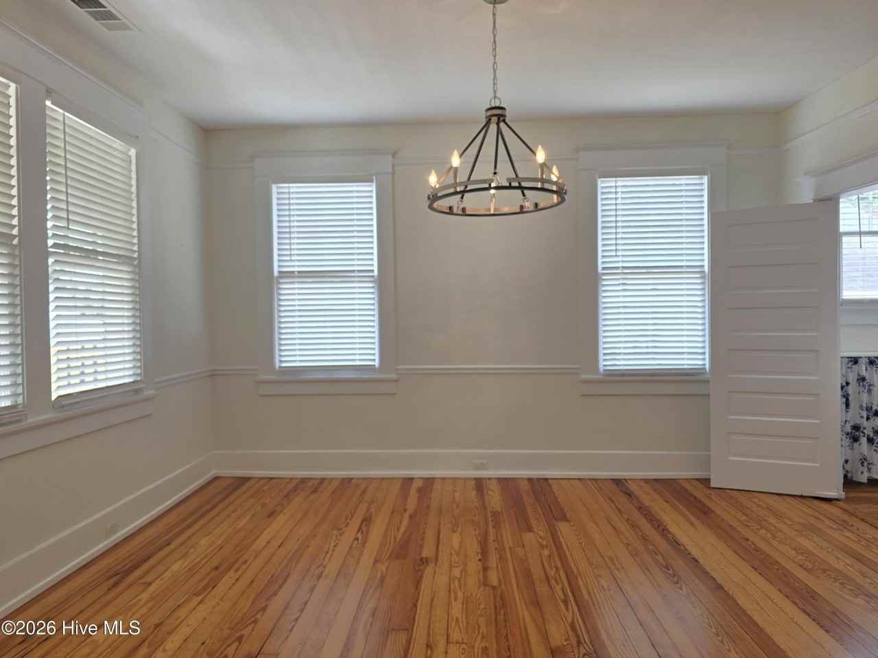 1429 Stovall St - Photo 6 of 38