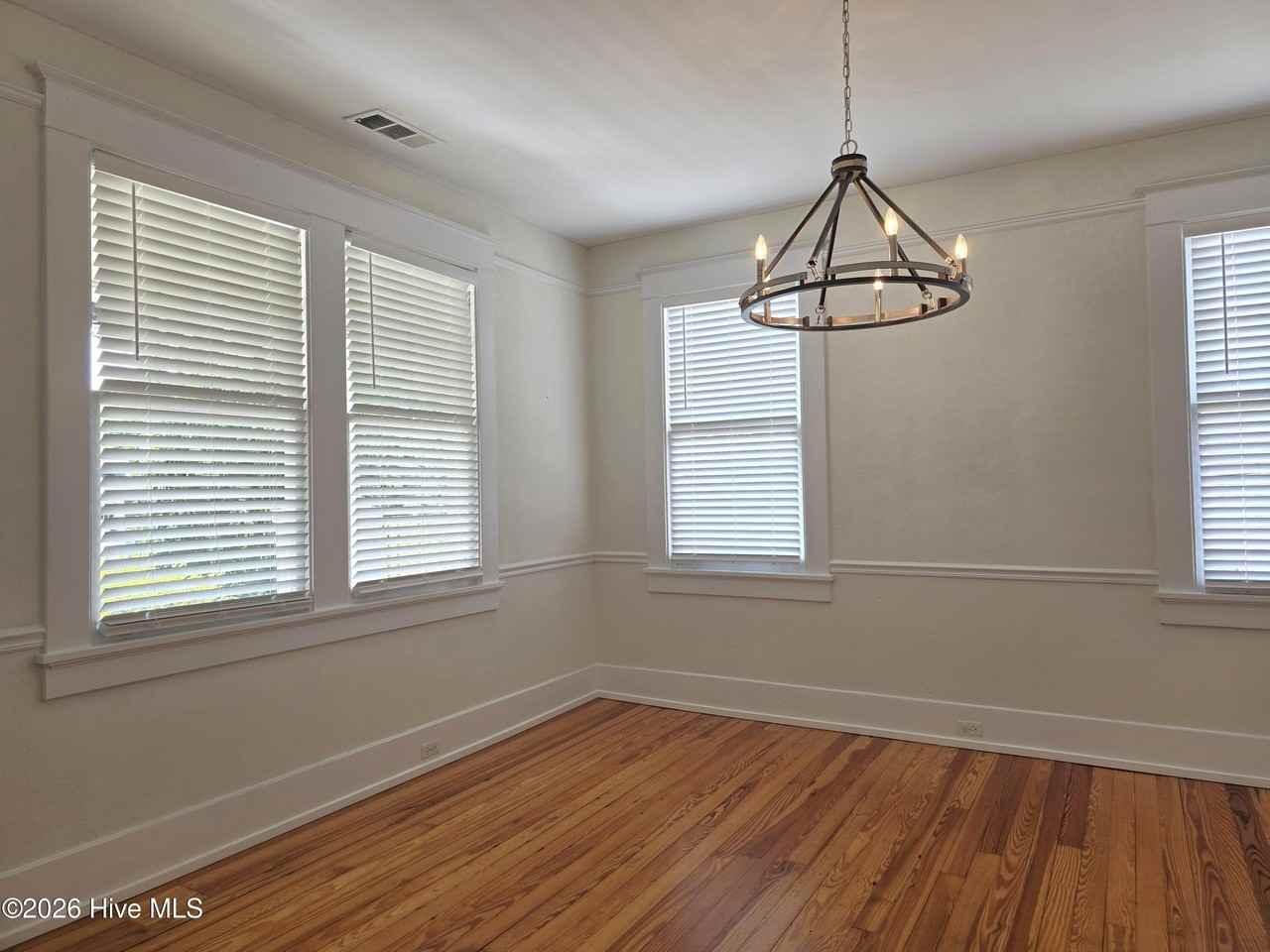 1429 Stovall St - Photo 7 of 38