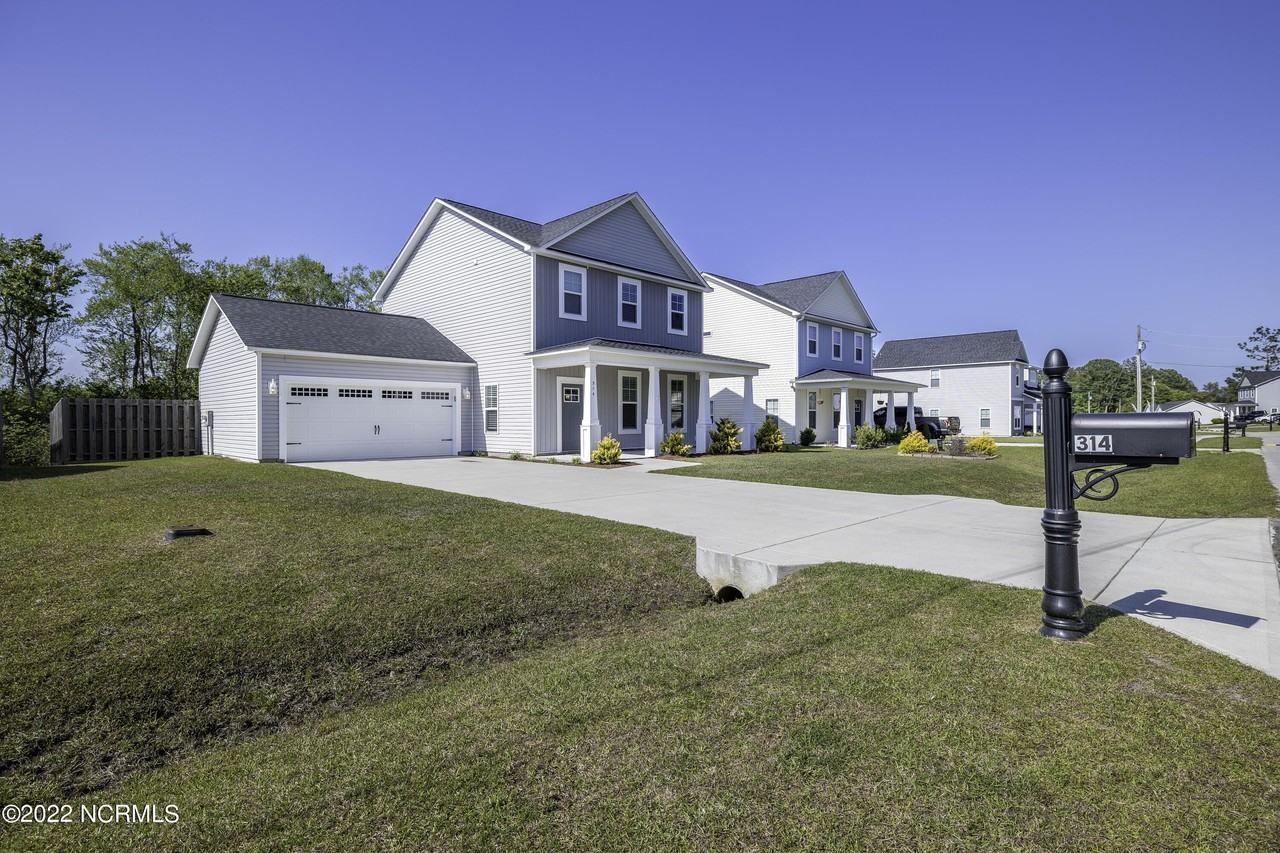 314 Holbrook Ln - Photo 4 of 24