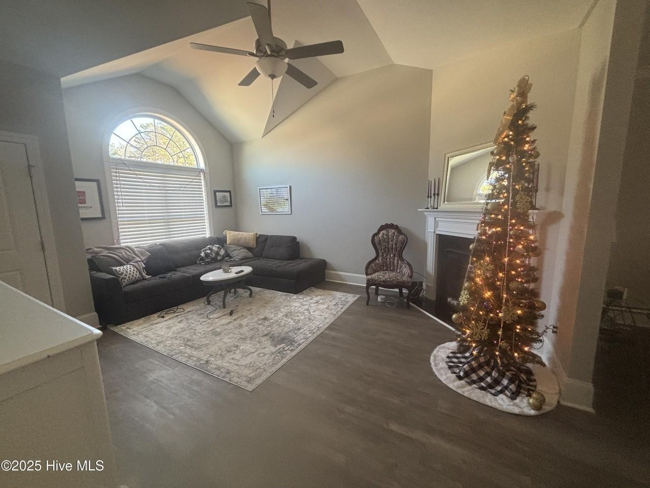 3217 Gordon Dr #A - Photo 3 of 15