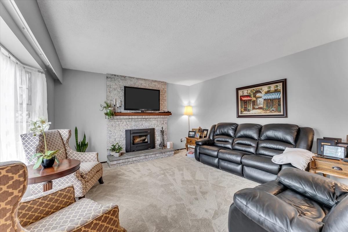 9231 Ryan Crescent - Photo 2 of 18