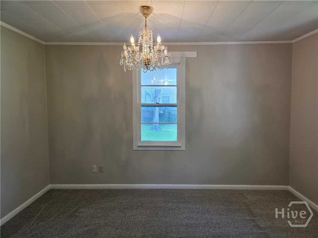404 E Moore St - Photo 4 of 18
