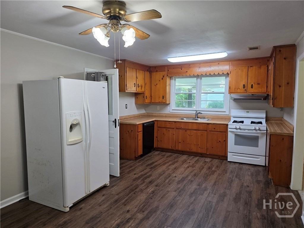 404 E Moore St - Photo 6 of 18