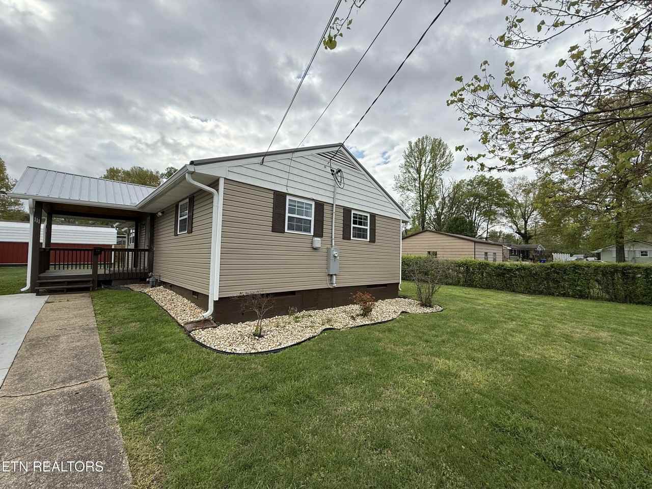111 Marshall Cir - Photo 2 of 17