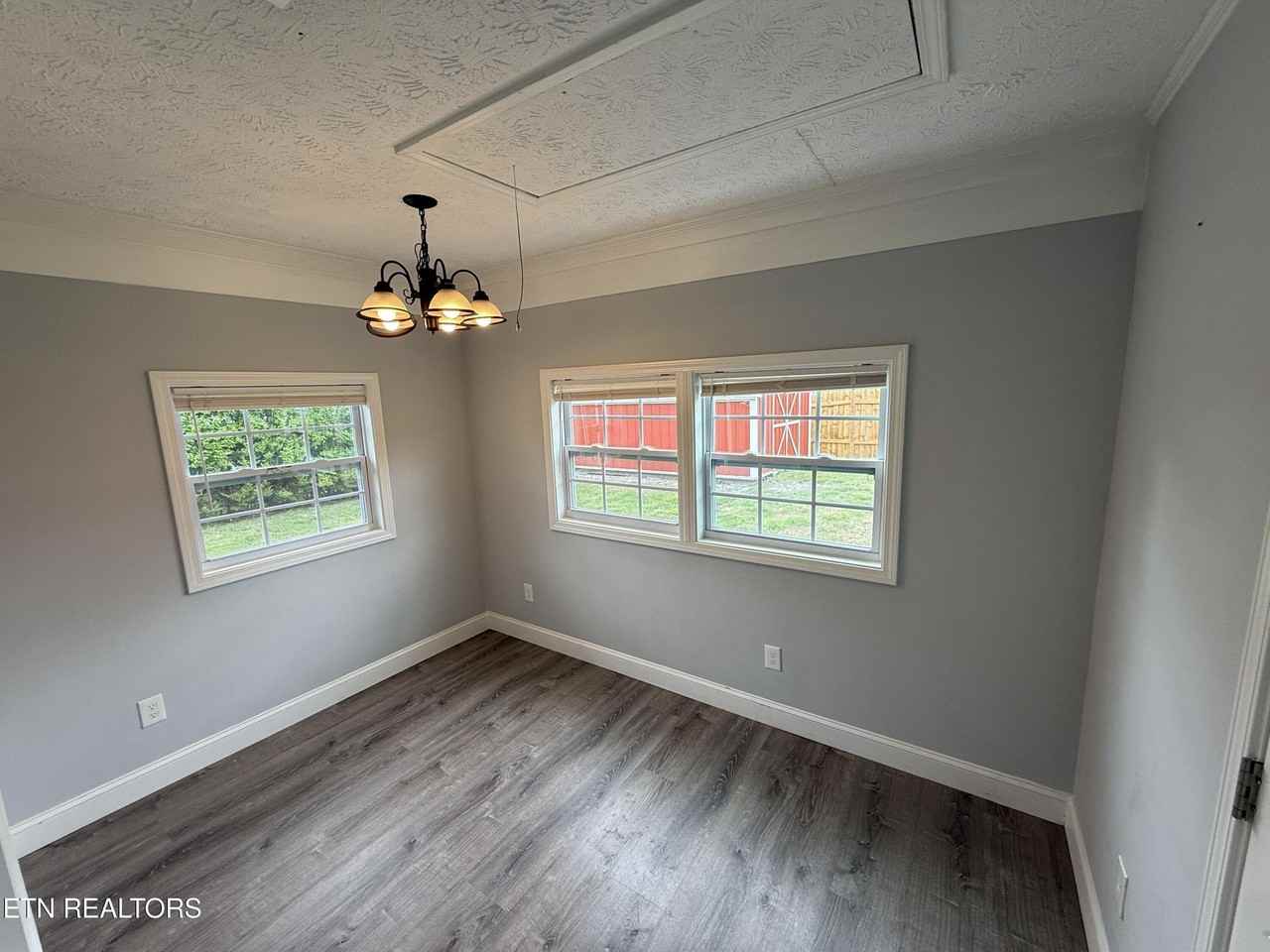 111 Marshall Cir - Photo 5 of 17