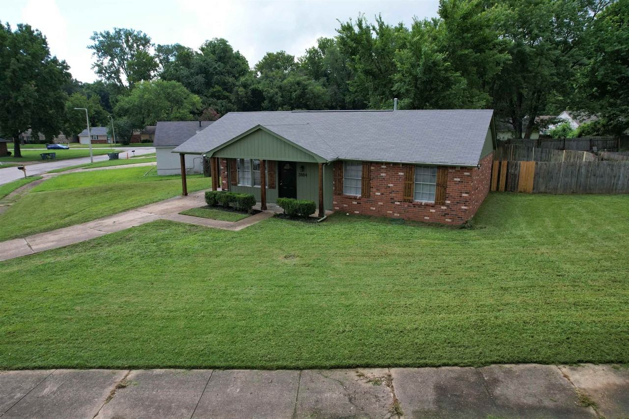 3884 Kerston Dr - Photo 3 of 40