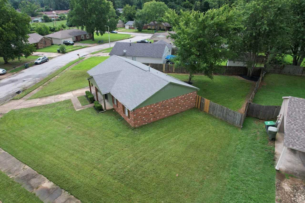 3884 Kerston Dr - Photo 4 of 40