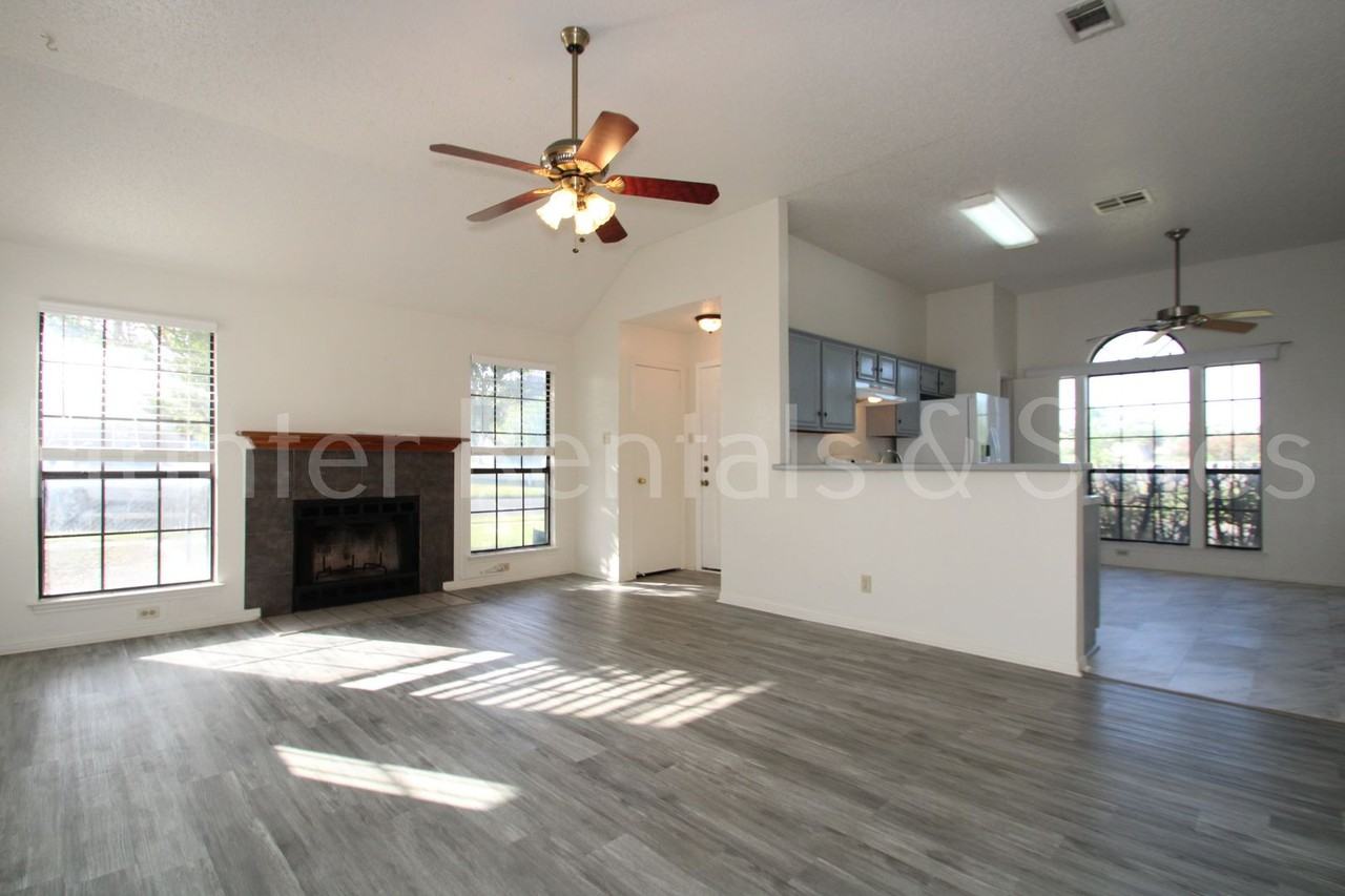 2701 Fieldstone Dr - Photo 3 of 24