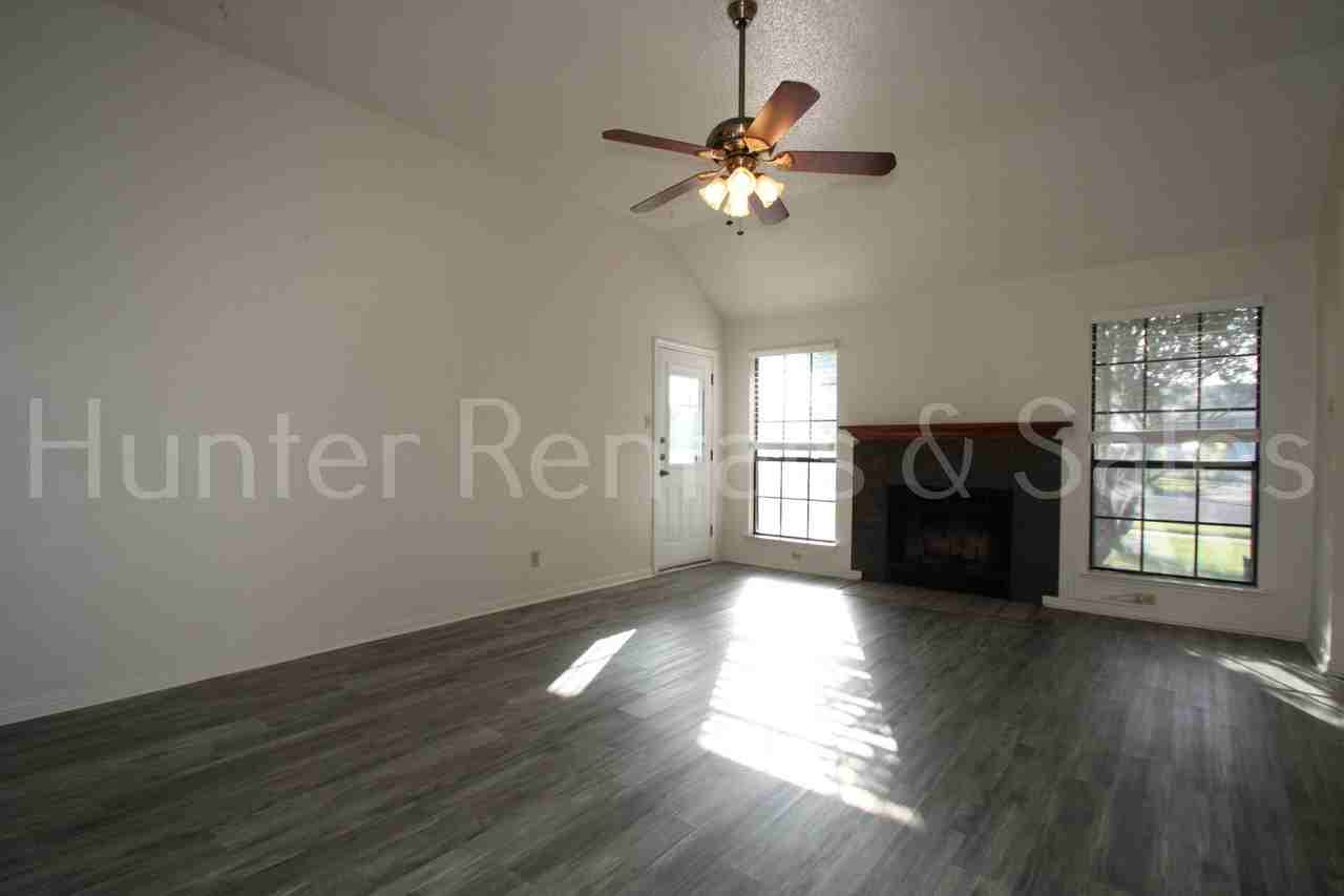 2701 Fieldstone Dr - Photo 5 of 24