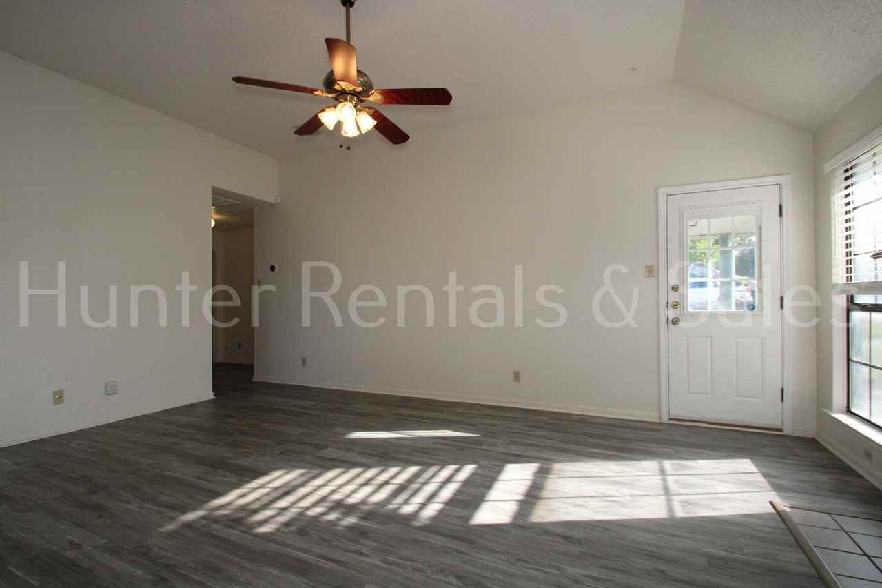 2701 Fieldstone Dr - Photo 6 of 24