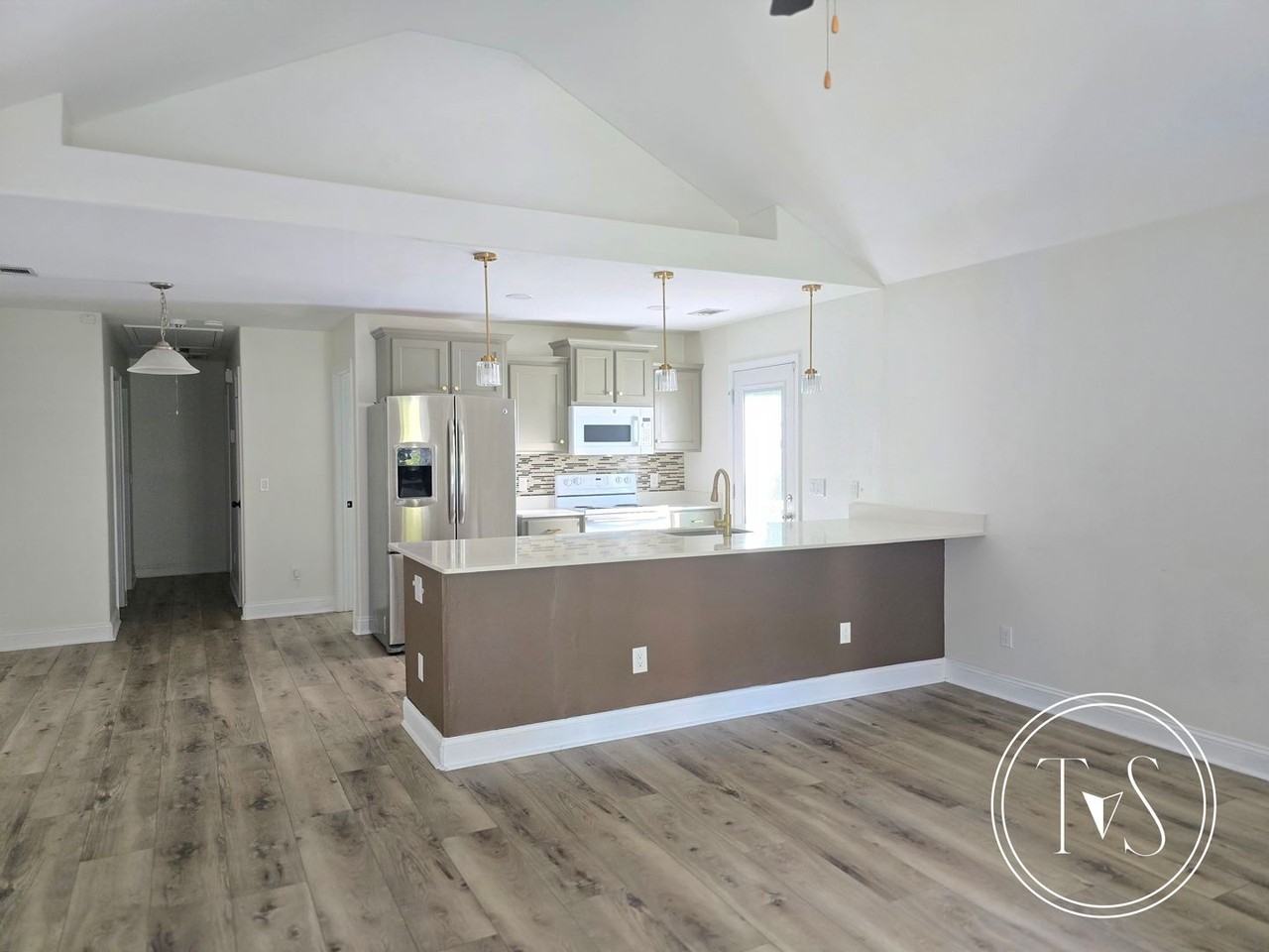 17 Ristona Dr - Photo 3 of 13