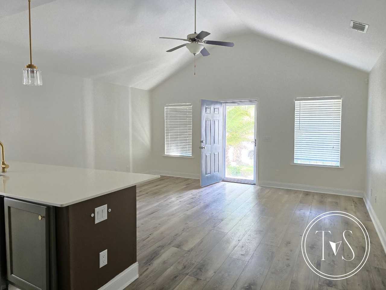 17 Ristona Dr - Photo 4 of 13