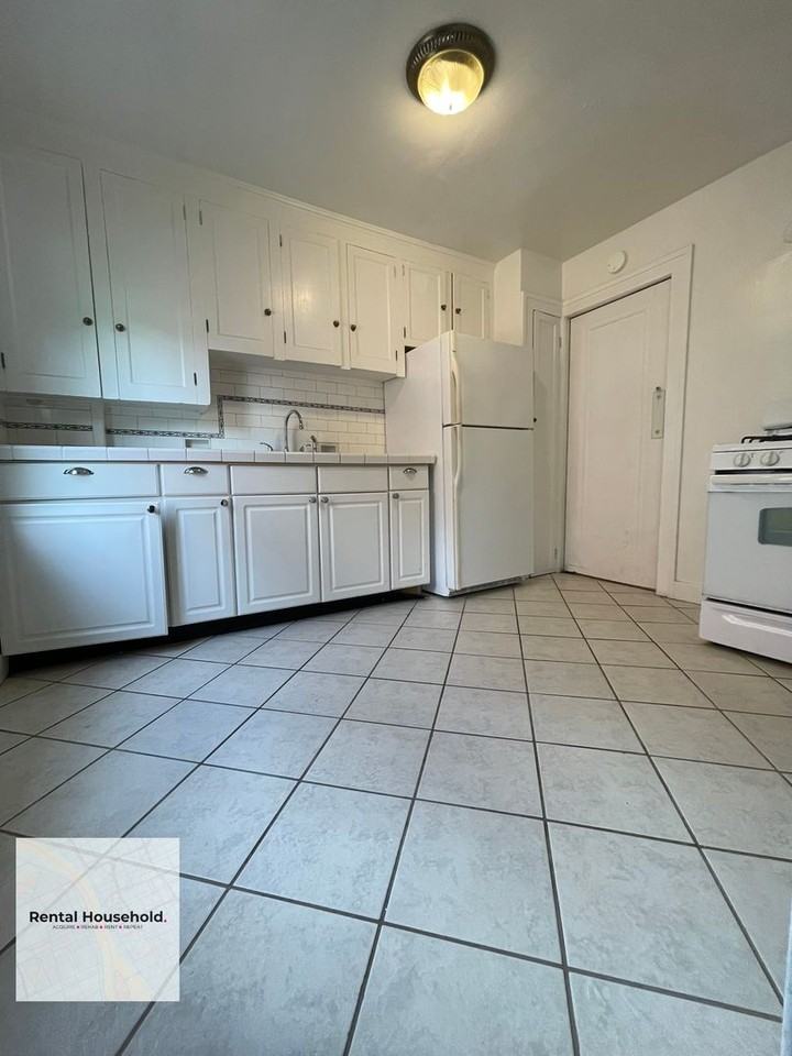 3656 Bedford St - Photo 4 of 12